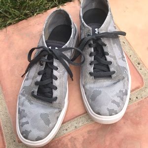 Boy’s Under Armour sneakers size 7